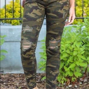 Judy blue camo jeans NWT
